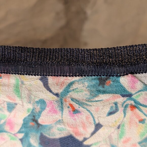 BCBGMAXAZRIA sheer, long-sleeved pullover blouse in blue/floral size M - Picture 8 of 8